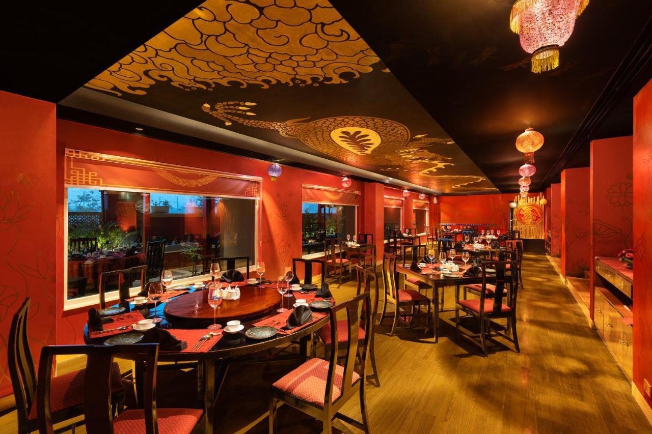 Radisson Jaipur City Center מראה חיצוני תמונה The interior of the restaurant