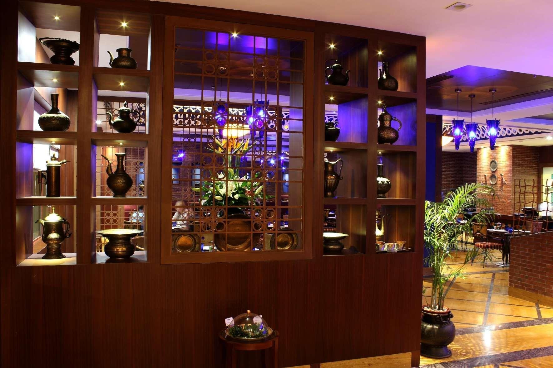 Radisson Jaipur City Center מראה חיצוני תמונה The interior of the hotel