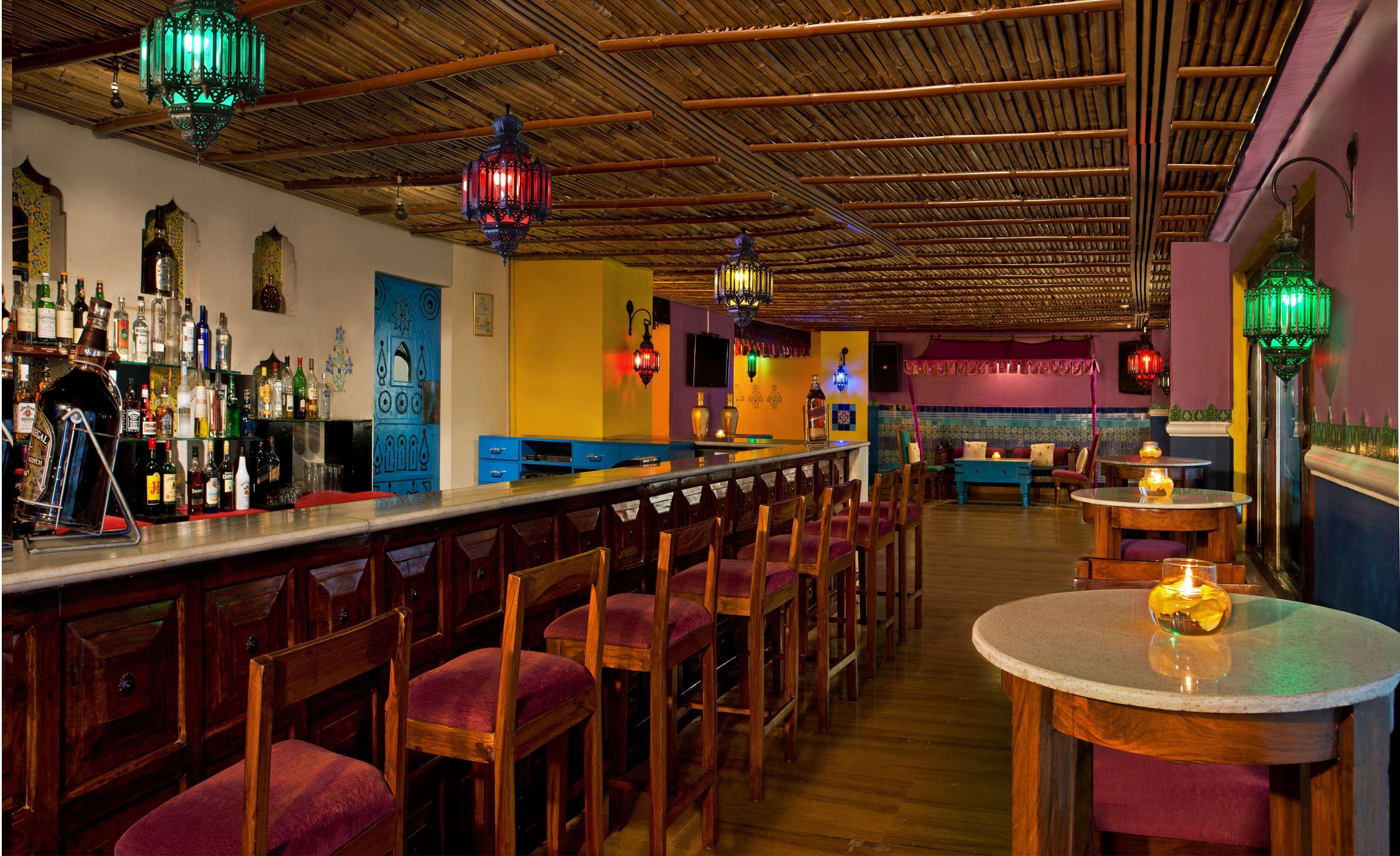 Radisson Jaipur City Center מראה חיצוני תמונה The bar at the nightclub