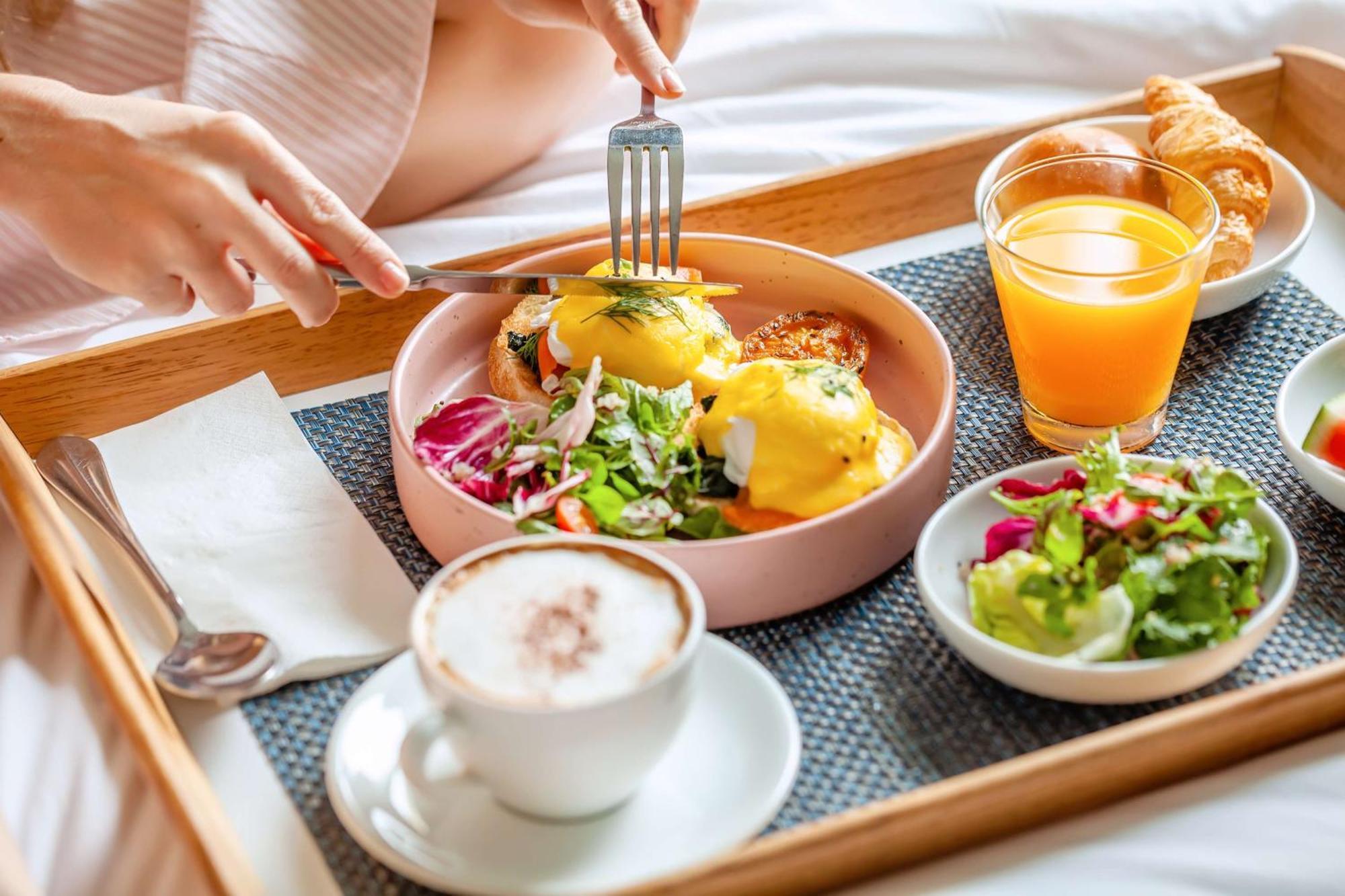 Radisson Jaipur City Center מראה חיצוני תמונה A breakfast tray