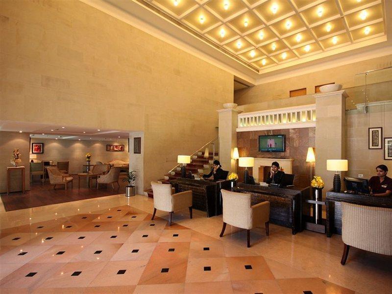 Radisson Jaipur City Center מראה חיצוני תמונה The lobby of the hotel